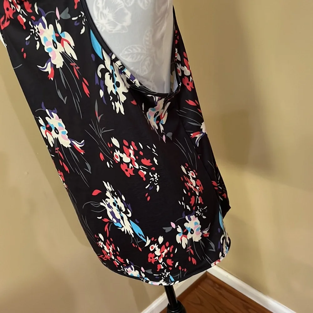 Flattering Floral Spaghetti strap V neck comfy stretch - Picture 7 of 10